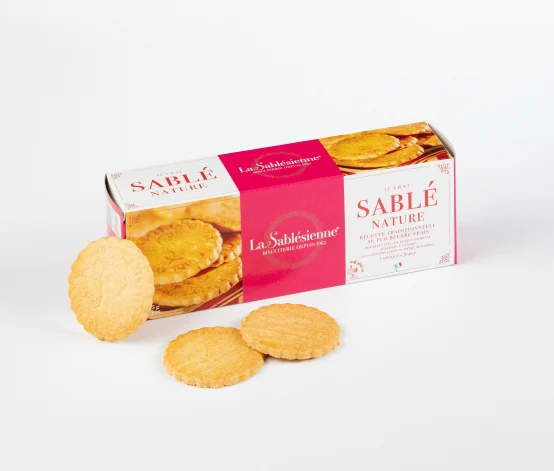 Biscuits sablés nature pur beurre, délicatement dentelés et dorés à souhait, présentés dans un étui carton de 125 g. 
